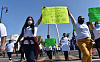 bar-workers-march.jpg‎